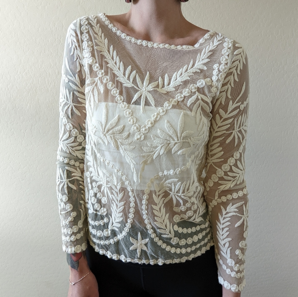 Sheer top with design - Picture 2 of 6